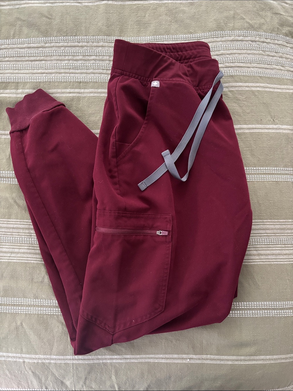 Women’s FIGS Burgundy Drawstring Cargo Jogger Scrub Pants